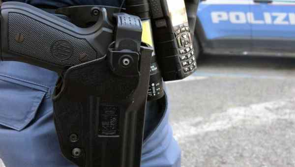 Umano Desperado Cerca Di Disar