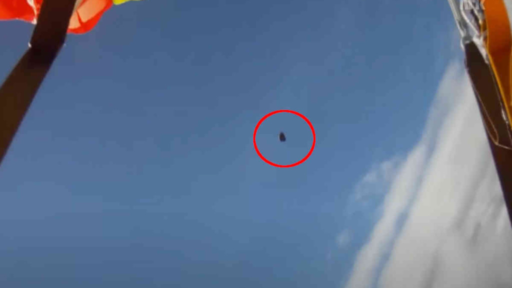Un Meteorite Sfiora Un Paracad