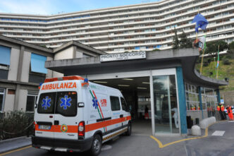 Uomo Tenta Di Derubare Pazient