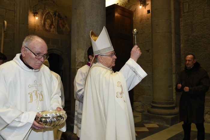 Viterbo Celebra L27Apertura Del
