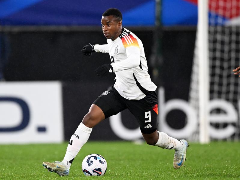 Youssoufa Moukoko3A La Controve