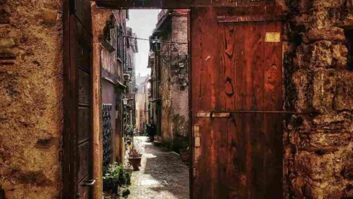 Borgo Che Offre Avventure Ed Emozioni