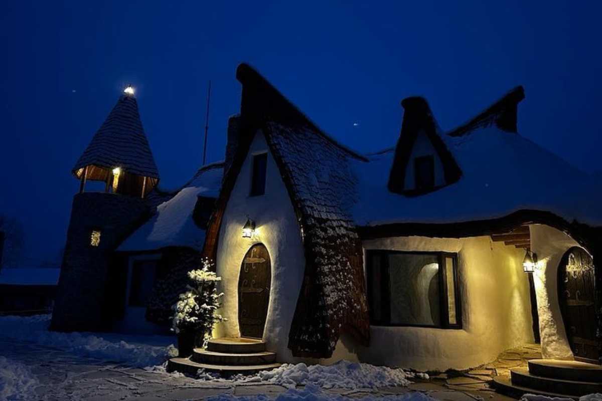 La Casetta Di Hansel E Gretel Esiste Veramente Ed È Più Vicina Di Quanto Pensi: Si Dice Ci Vivano Le Fate 5 Castelul De Lut Casetta Hansel Gretel