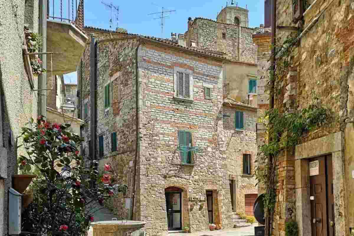 È Un Piccolo Borgo, Ma È Stato Definito Come Una Destinazione Del Benessere Imperdibile In Europa: È Un Luogo Ricco Di Fascino E Storia 5 San Casciano Borgo Del Benessere