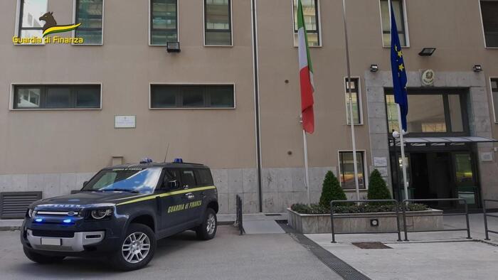 Accuse Di Truffa Ai Danni Dell