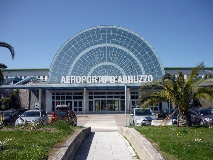 Aeroporto D27Abruzzo3A Un Passo