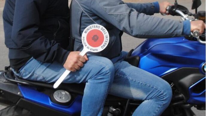Aggressione A Genova3A Uomo Di 1
