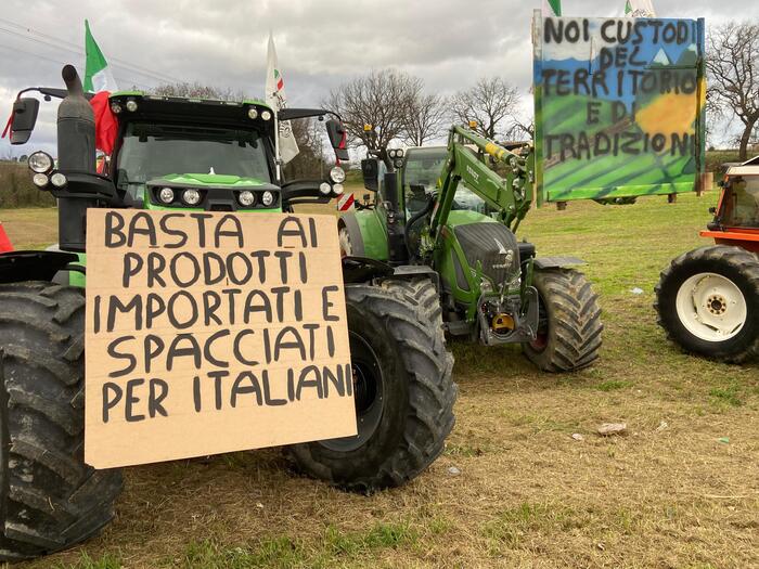 Agricoltori In Protesta A Pesa