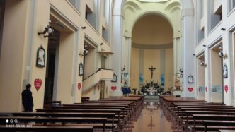 Amori E Conflitti In Parrocchi