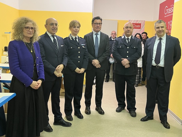 Apertura Di Un Laboratorio Di