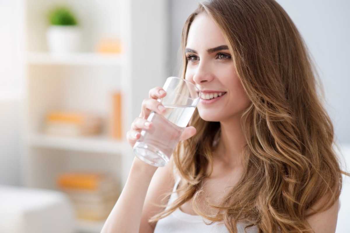 Acqua Durante I Pasti, Davvero È Sconsigliata? Parla L'Esperto: Quantità Giusta E Benefici 3 Quando Bere Acqua