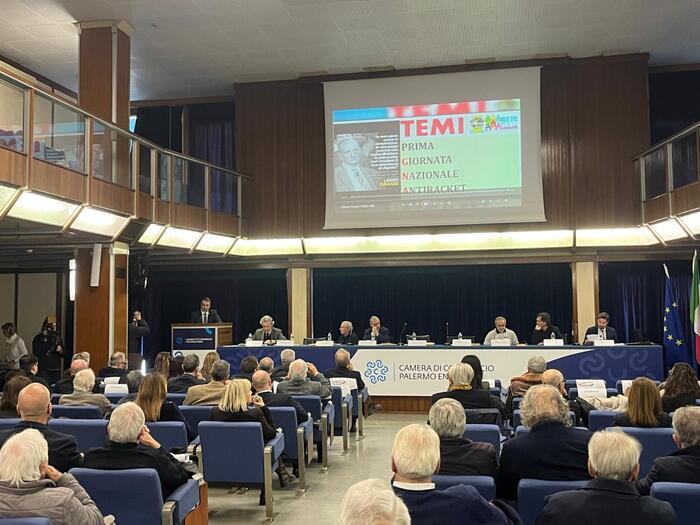Camera Di Commercio3A Un Invito