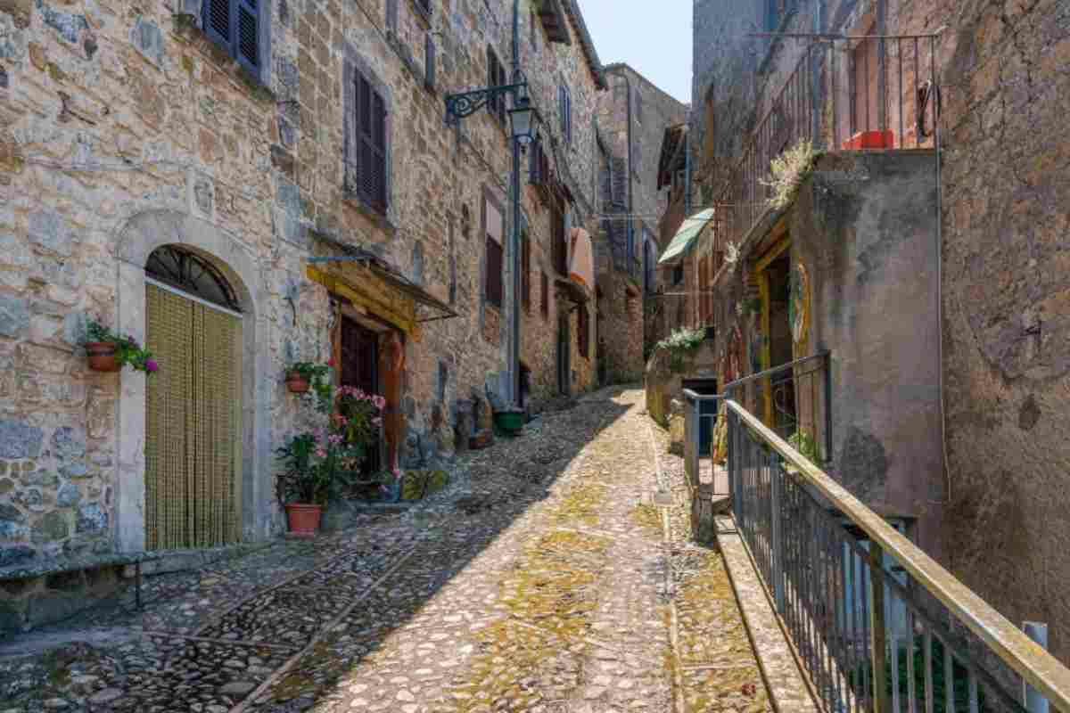 Sembra Un Paese Lunare, Ma Siamo Nel Lazio A Pochi Chilometri Da Roma: È Un Borgo Famoso In Tutto Il Mondo Per I Suoi Calanchi 5 Civitella D'Agliano, Lazio