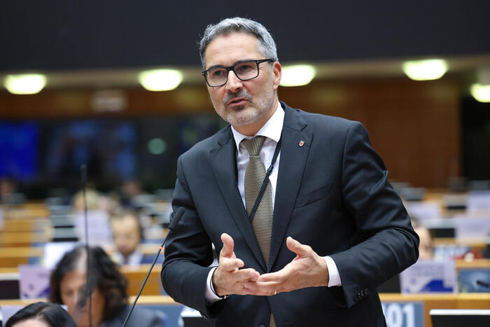 Corte Costituzionale E Autonom