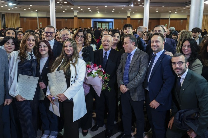 De Luca Annuncia Un Futuro Per
