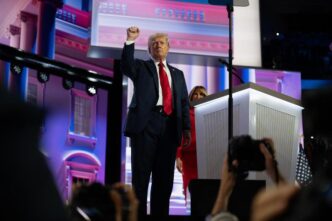 Donald Trump Riscrive La Stori
