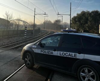 Ecco Come La Polizia Locale Di Padova Ha Sventato Una Potenziale Tragedia Sui Binari 1 Ecco Come La Polizia Locale Di