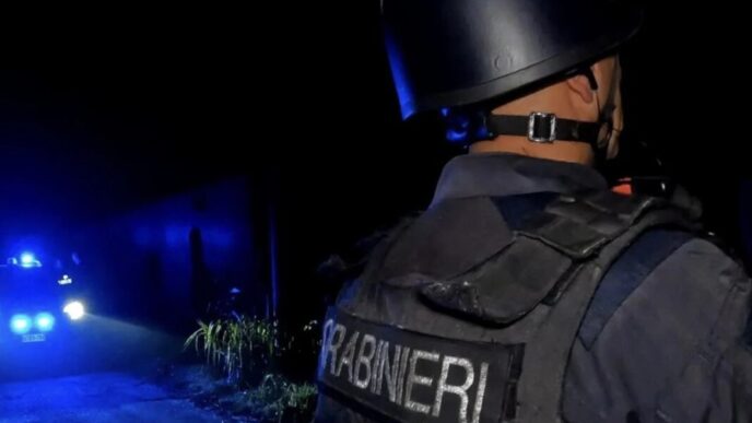 Estorsione A Napoli3A Due Arres