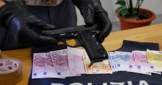 Ex Agenti Della Polizia Arrest