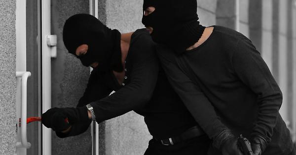Furti E Vandalismo Nella Notte