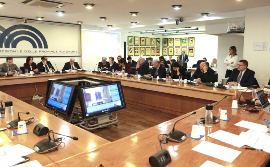 Governo E Regioni Unite Nella
