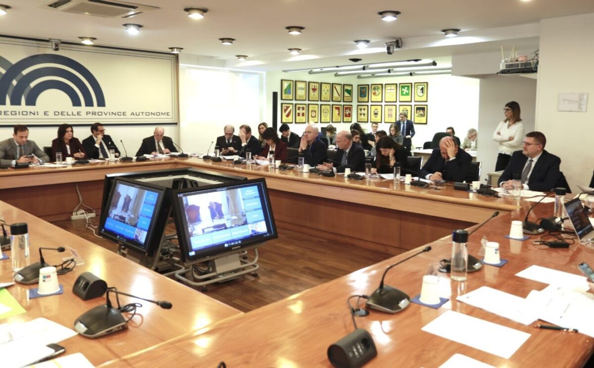 Governo E Regioni Unite Nella