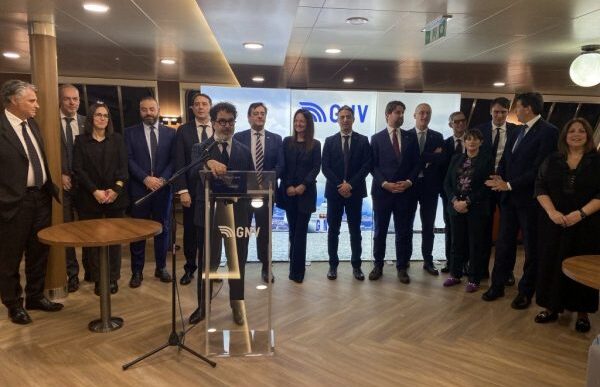 Grandi Navi Veloci Presenta La
