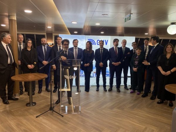 Grandi Navi Veloci Presenta La