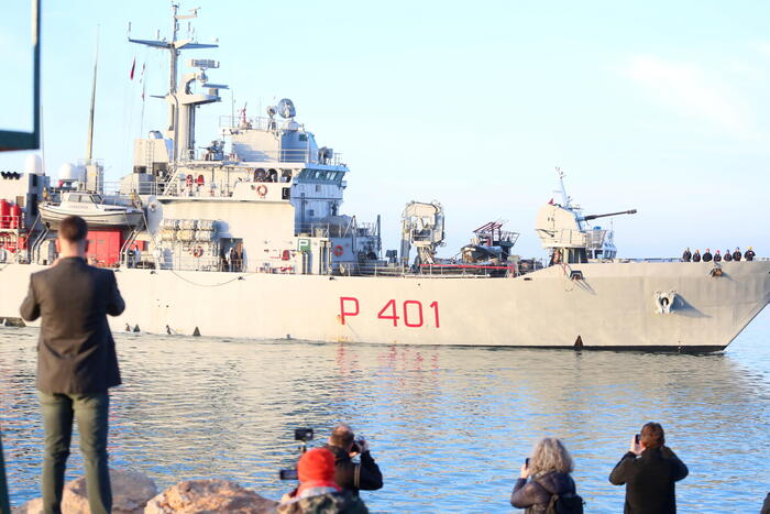 I 43 Migranti In Albania3A Il G