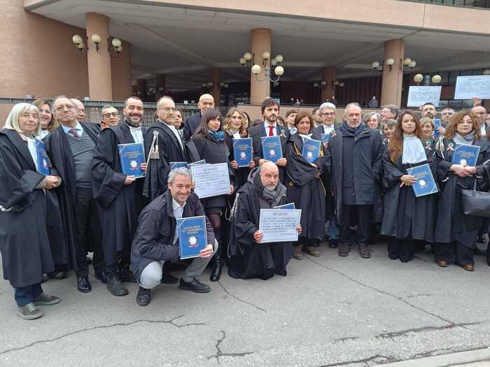 I Giudici Di Torino Contro Le