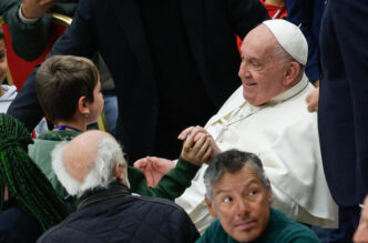 Il Papa Lancia Un Appello Cont