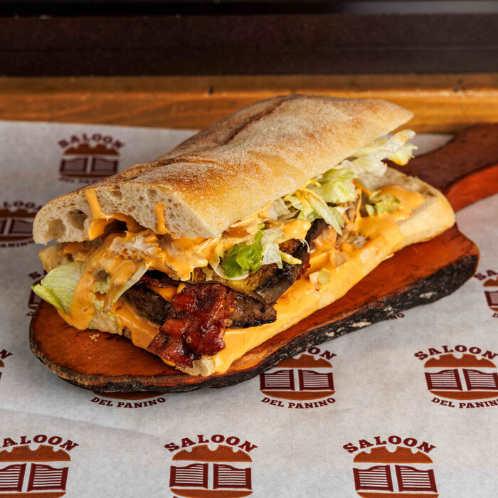 Il Saloon Del Panino Festeggia