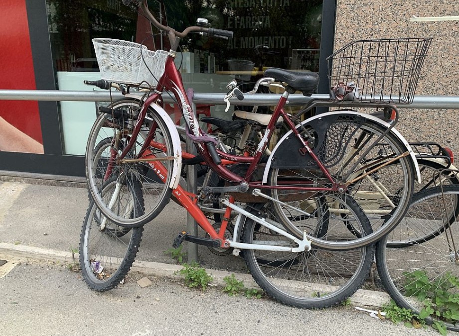 Il Caos Delle Biciclette A Pes