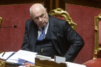 Il Governo Italiano Si Confron