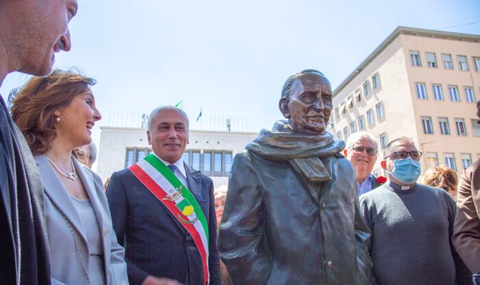 Il Sindaco Di Cosenza Decide D