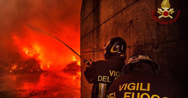 Incendio A Leinc3Ac3A Il Garage In