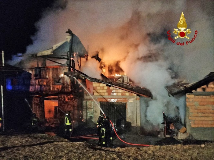 Incendio Devasta Abitazioni A
