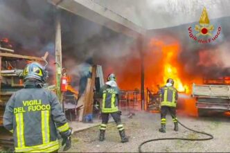 Incendio Devasta Deposito Edil
