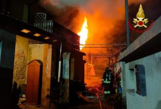 Incendio Devasta Ex Fienile E