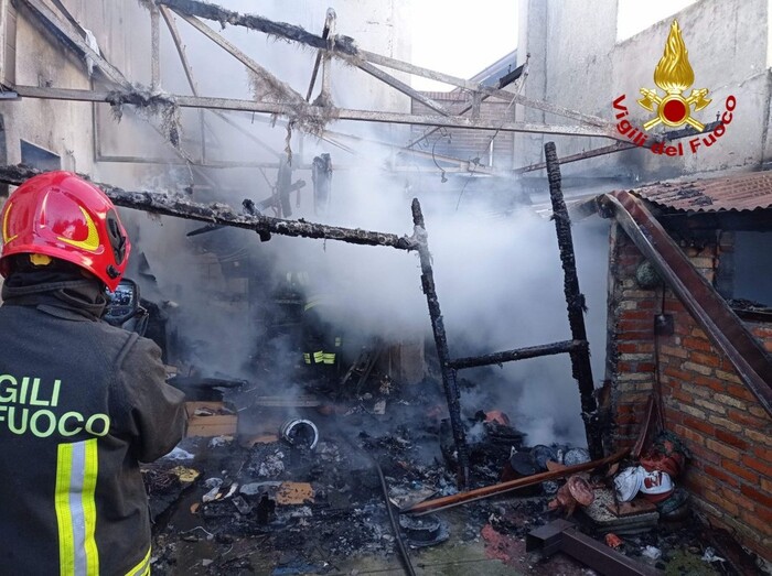 Incendio In Baracca A Castions