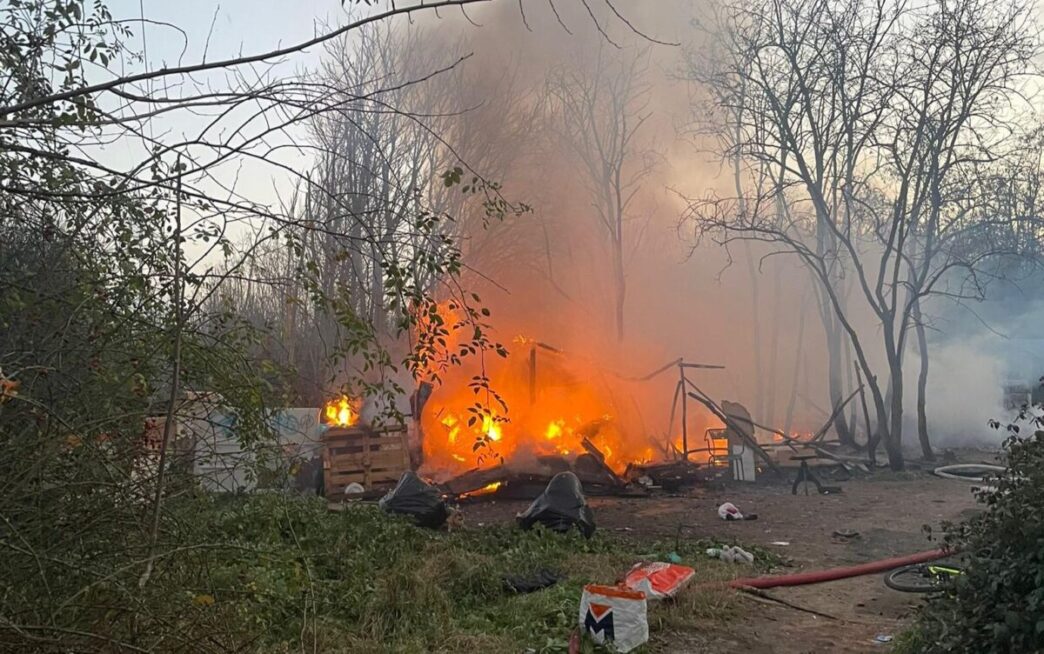 Incendio In Insediamento Abusi