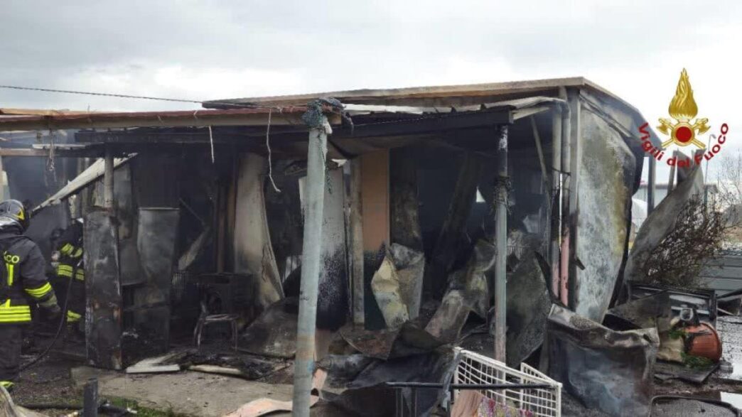 Incendio Nel Campo Rom Di Cast