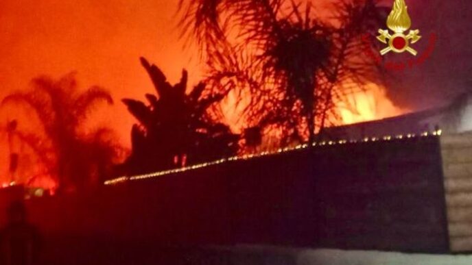 Incendio Nell27Oasi Del Simeto