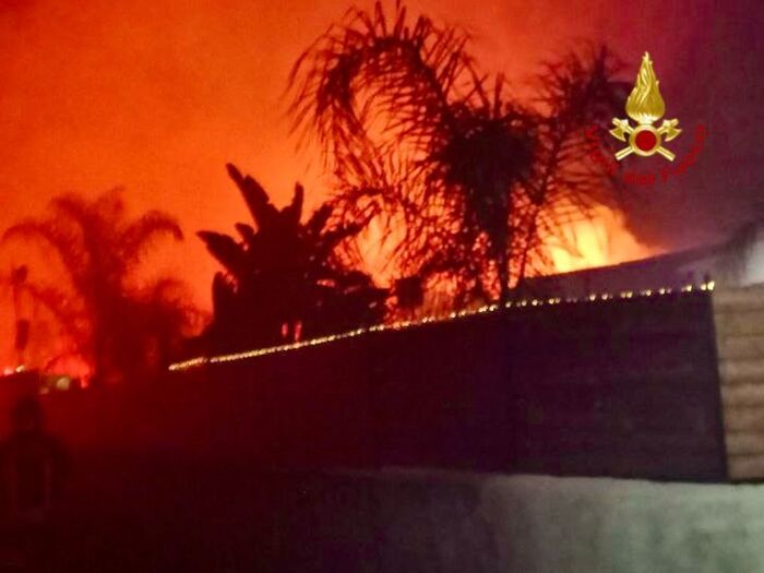 Incendio Nell27Oasi Del Simeto