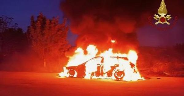 Incendio Su Strada A Mazzc3A83A Je