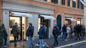 Intrigo Al Centro Di Roma3A Tre