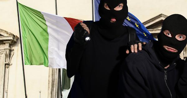 Intrusione Notturna Nel Munici