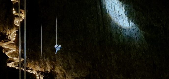 La Befana Scende Nella Grotta