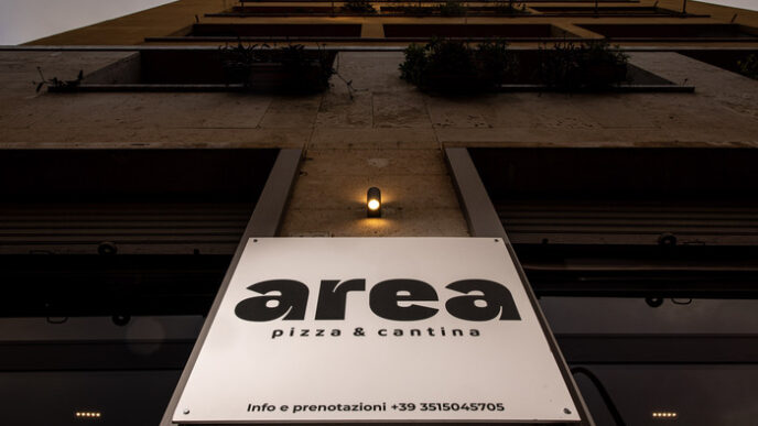 La Nuova Pizzeria Area E28093 Pizza