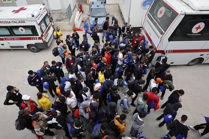 Lampedusa2C L27Hotspot Che Accog